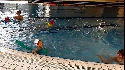 Les enfants apprennent à nager gratuitement à Villard de Lans