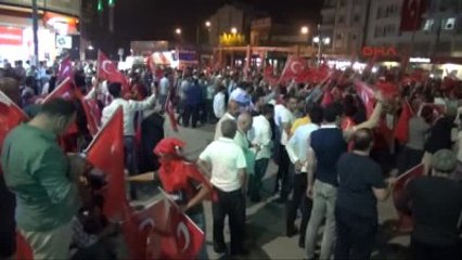 Van'da Binlerce Kişi Protestolarını Sürdürüyor