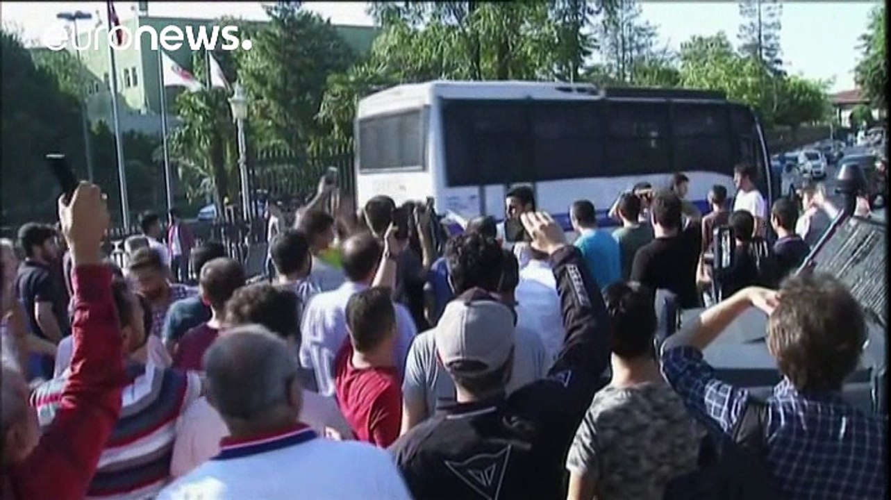 Putschisten aus türkischen Fernsehsendern entfernt
