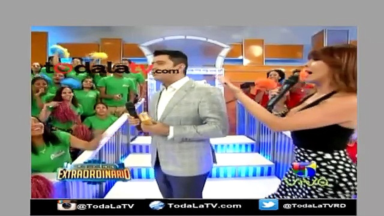 Fernando Villalobos se pone a comer pan con salami-Sábado Extraordinario-Video