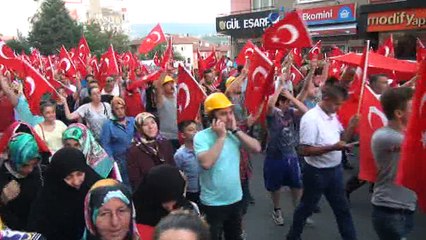 EREĞLİLİ BİNLERCE VATANDAŞ 'DEMOKRASİ' İÇİN YÜRÜDÜ