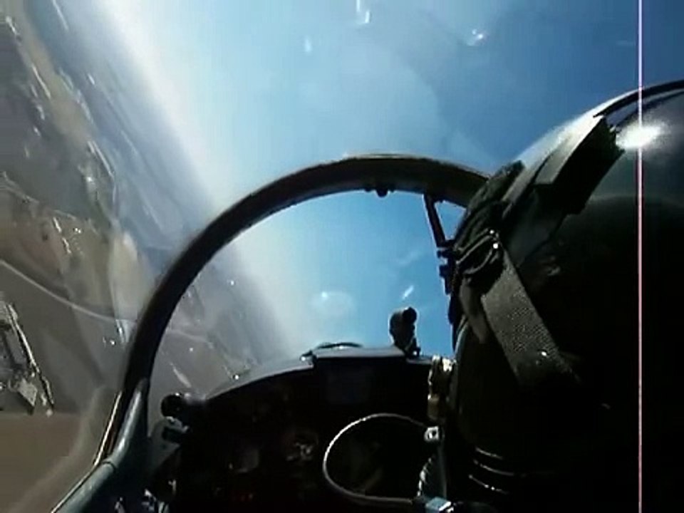 Gauntlet Warbirds L-29 Overhead Break