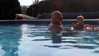 ella and daddy swimming 20