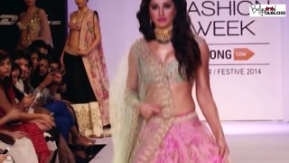 Nargis Fakhri hot and sexy walk for anushree