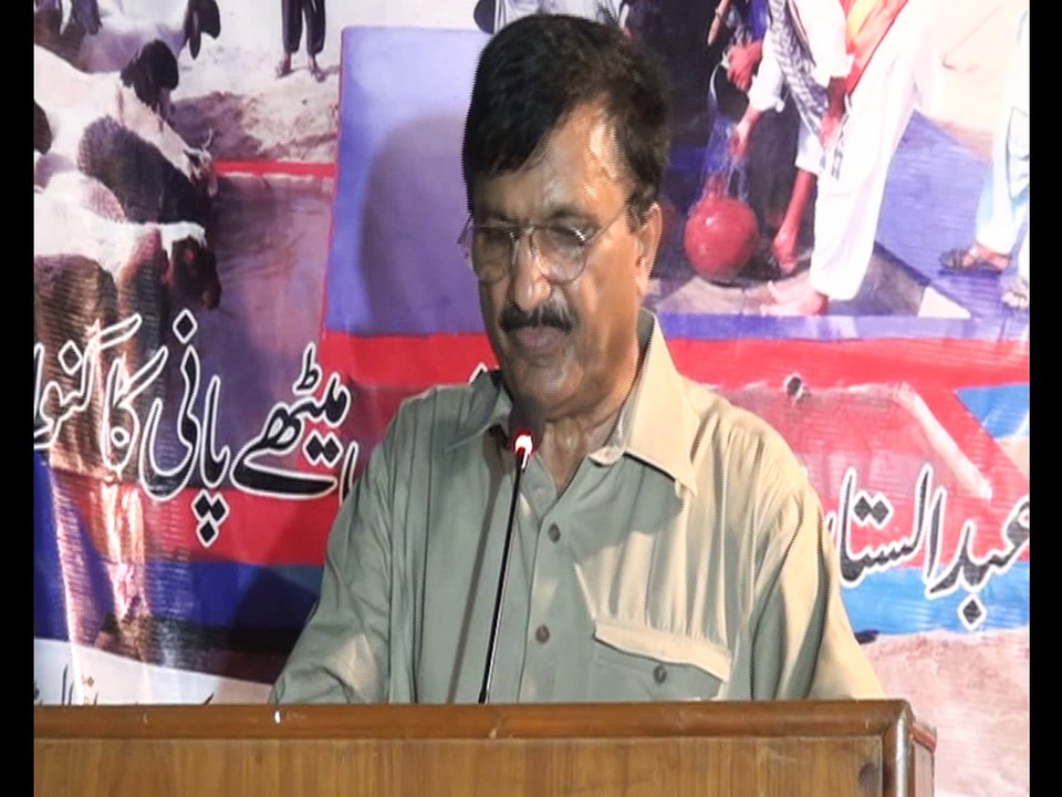 فاروق تسنیم کسٹم ہیلتھ کیئر سوسائٹی کے زیر اہتمام پروگرام میں عبدالستار عیدی کے بارے میں اظہار خیال کر رھے ہیں۔