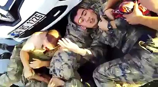 Boğaz köprüsünde Türk askerine yapılanlara bakın