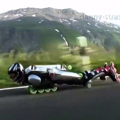 Voici rollerman, l'homme couvert de roller