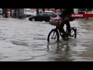 Tải video: RESHJET E SHIUT, PËRMBYTJE RRUGËSH NË TIRANË, DURRËS, VLORË, LEZHË E SHKODËR