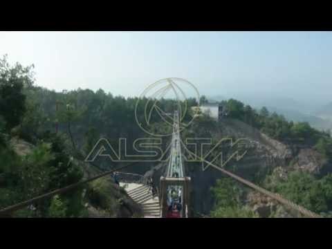 Kinë, testohet siguria e urës gjigande nga xhami