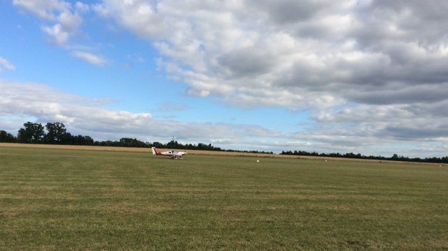 Les avions arrivent pour les vols de nuit