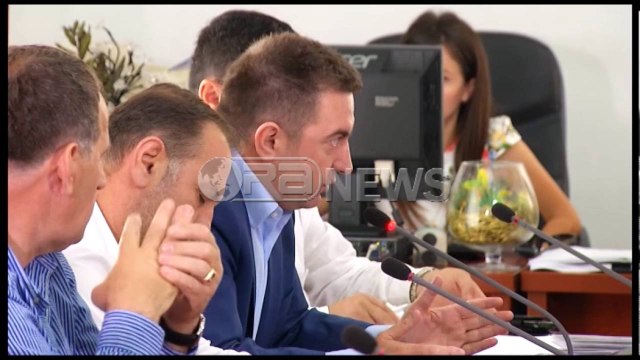 Ora News - Dekreti i Nishanit për “Kamerat”, LSI abstenon, PDIU bashkon votat me PD-në