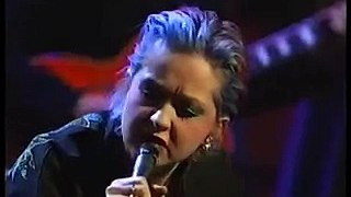 Joni Mitchell Tribue Concert 2001 - 2. Cindy Lauper