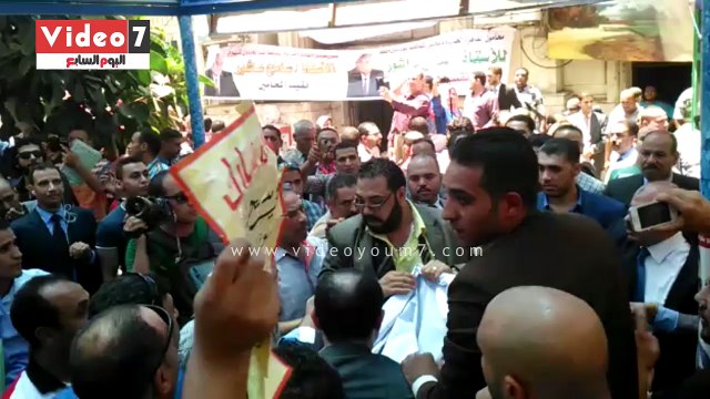 تجدد الاشتباكات بين مؤيدى ومعارضى سامح عاشور خلال عمومية المحامين