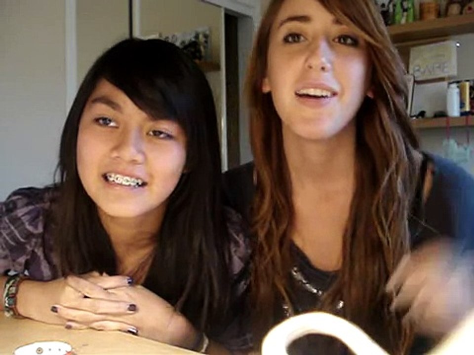 2 girls 1 finger reactions - video Dailymotion