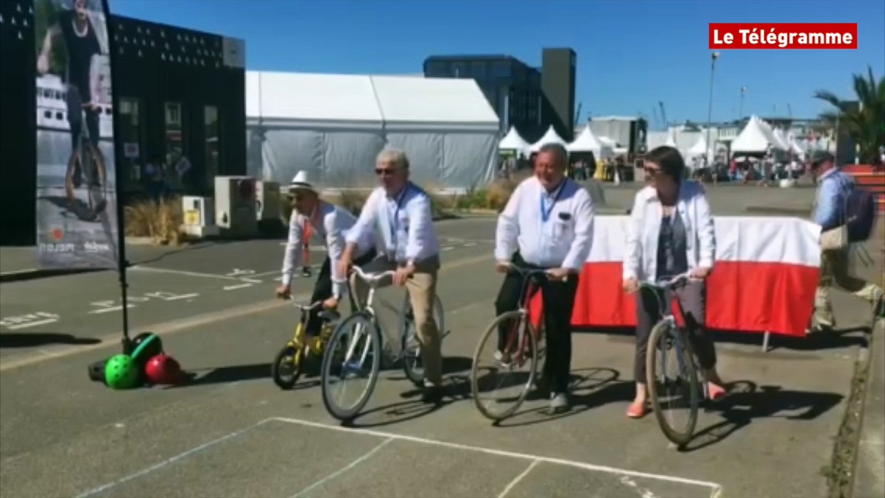 Brest 2016. Quand François Cuillandre teste le Slow bike