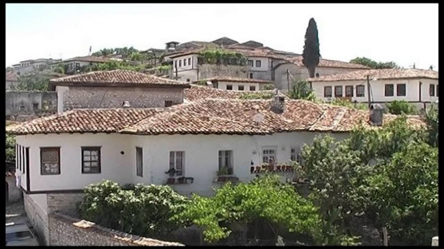 ARRESTOHEN 4 DOGANIERE NE BERAT, AKUZOHEN PER SHPERDORIM DETYRE DHE KONTRABANDE LAJM