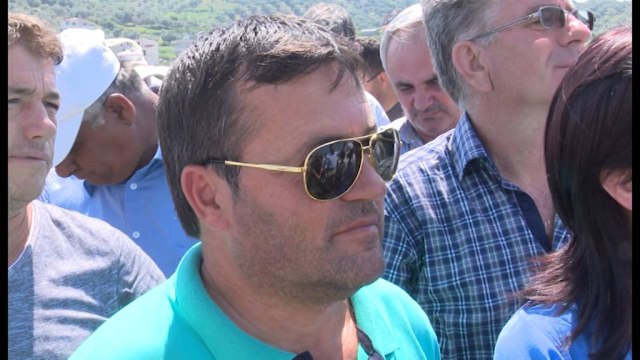 BASHA TAKOHET ME FERMERET NE LUSHNJE, PREMTON INVESTIME KUR PD TE VIJE NE QEVERI LAJM