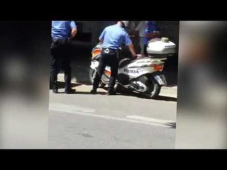 Protestë e pazakontë, i riu tenton të hidhet nga vinçi