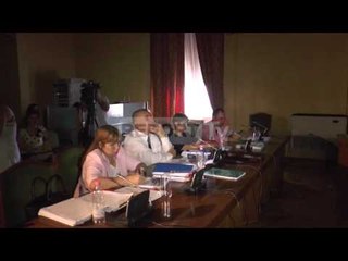 Report TV - Ndërpritet energjia te kryesia e  Kuvendit, anulohen komisionet