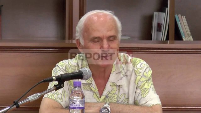 Report TV - Mjeshtri i baletit Llaqi Nako promovon librin me poezi ’Kur bulëzojnë sytha’