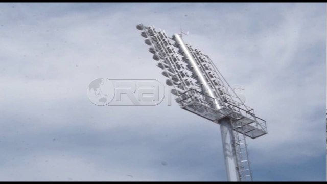 Ora News – Shkodër, vijon puna në stadiumin e ri “Loro Boriçi”, vendoset sinjalistika dhe ndriçimi