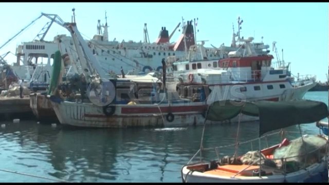 Ora News – S’lejohet të dalin në det 90% e anijeve, peshkatarët kundër vendimit të Ministrisë