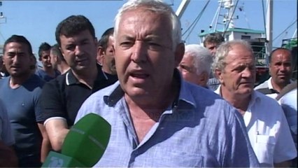 Bllokohet flota e peshkimit - Top Channel Albania - News - Lajme