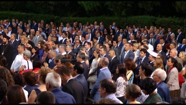 Ora News - Mesazhi i amerikanëve: Në një vend të madh të gjithë janë të barabartë