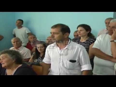 Ora News - Pronat, Sherr dhe grushta në këshillin bashkiak të Himarës. Neranxi mesazh Çipës