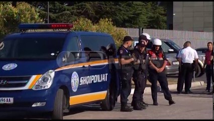 Grabitje spektakolare në aeroportin “Nënë Tereza”, 3 të armatosur marrin miliona Euro