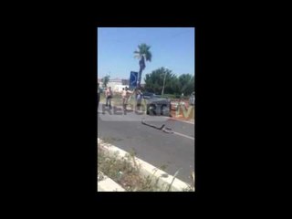 Report TV - Përplasen 5 makina në autostradën  Tiranë-Durrës, nuk ka të lënduar