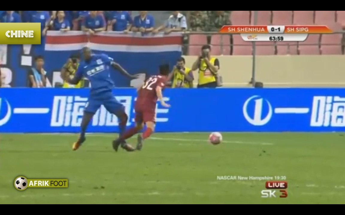 Chine : L'horrible jambe cassée de Demba Ba (Shanghai Shenhua)