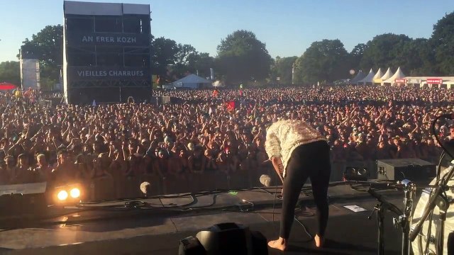Attentat de Nice : Hyphen Hyphen rend hommage aux victimes