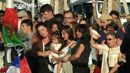 El Paseo de los Ingleses se convierte en un lugar de pesar y duelo