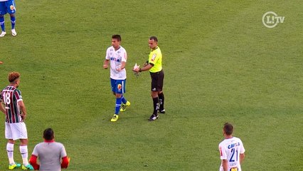 Cerol fininho! Pipas caem no gramado e atrapalham Fluminense e Cruzeiro