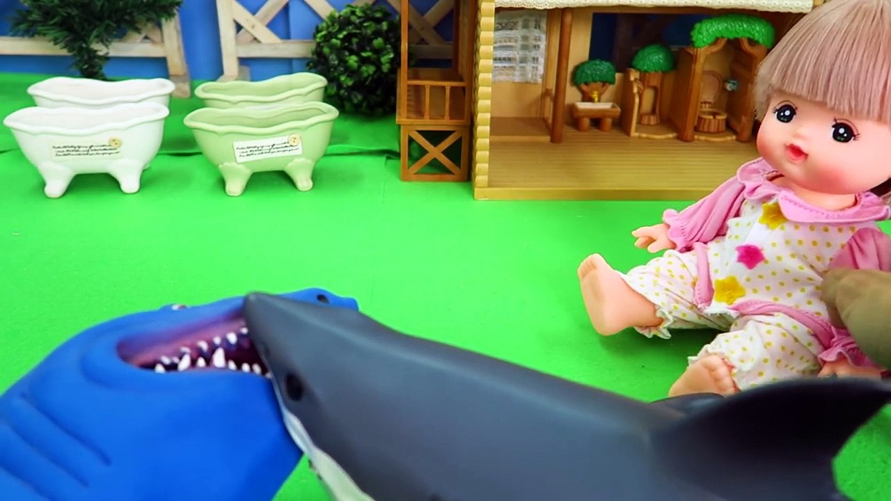 アンパンマン おもちゃアニメ サメ ケンカはやめて！ Shark Battle ばいきんまん