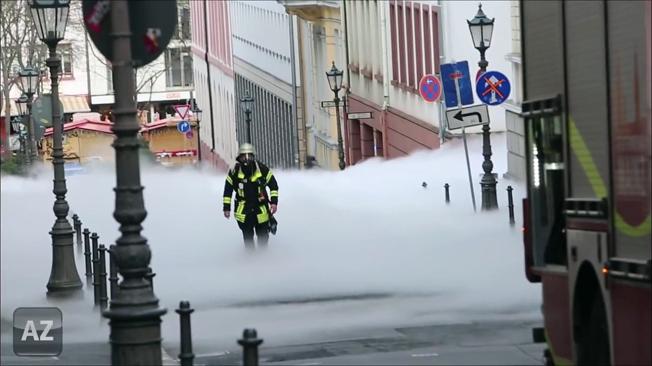 Un camion perd son chargement de CO2 en ville