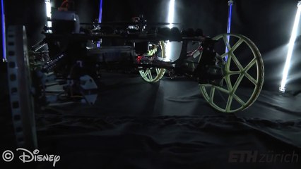 Ce robot est capable de grimper sur les murs!