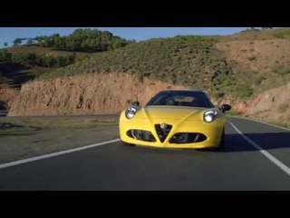 Alfa Romeo 4C Spider é esportivo puro-sangue