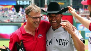 Mariano Rivera receives retirement gifts from John Wetteland & the Texas Rangers - Throwback