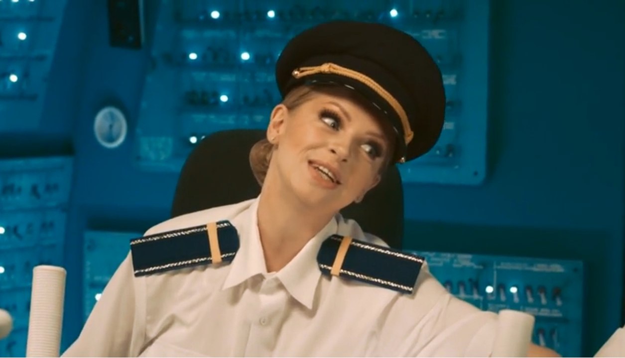 Блондинка за штурвалом самолета )) Смеялся до слёз!