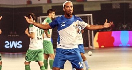 Hindistan Futsal Ligi'nde Oynayan Ronaldinho Şov Yaptı