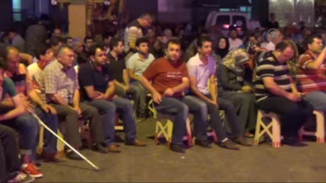 Vatandaşlar Fetö'nün Darbe Girişimini Protesto Etti