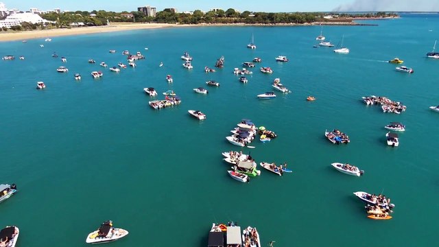 DCourse de bateaux en canettes de bières en Australie !