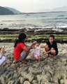 Senangnya Arsy Addara & Bunda Ashanty Maen di Pantai Tanjung Papuma Sambil Maen Air