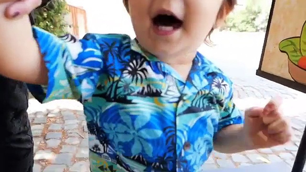 Senangnya El Barack Alexander Sama Mama Jessica Iskandar Jalan Jalan di Budapest, Hungary