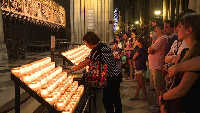 Ref:x4knvb7 Messe à Notre-Dame de Paris en hommage aux victimes de Nice