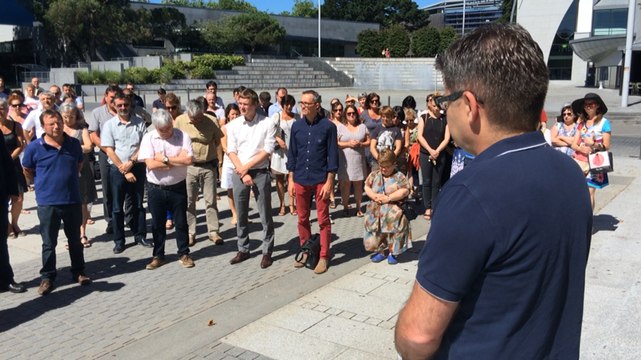 Attentat de Nice :150 personnes place de l'Hotel de ville