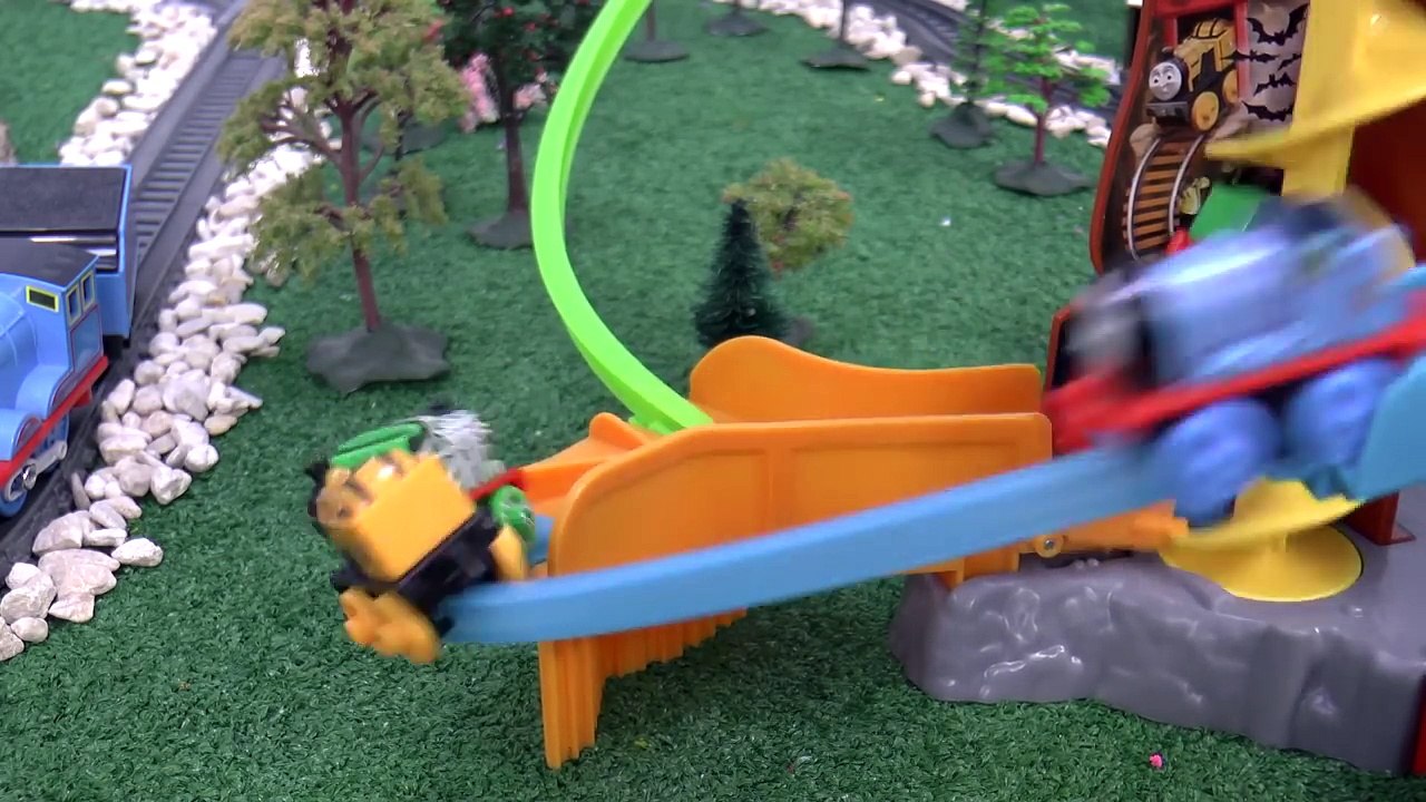 Hot Wheels Shark race Minions and Thomas and Friends for kids with Paw Patrol (3)
