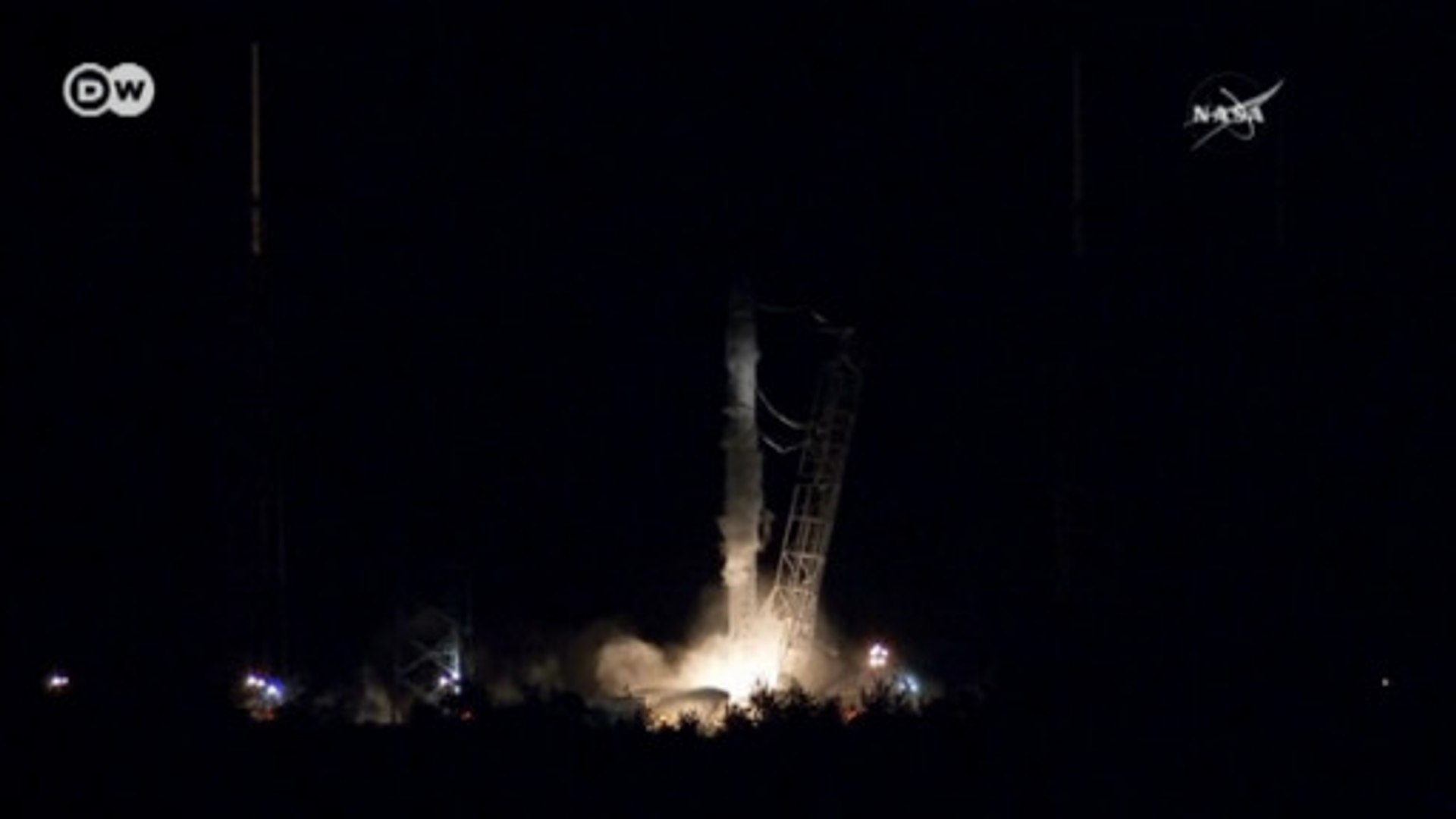 ⁣SpaceX успешно запустила ракету - и вернула обратно (18.07.2016)